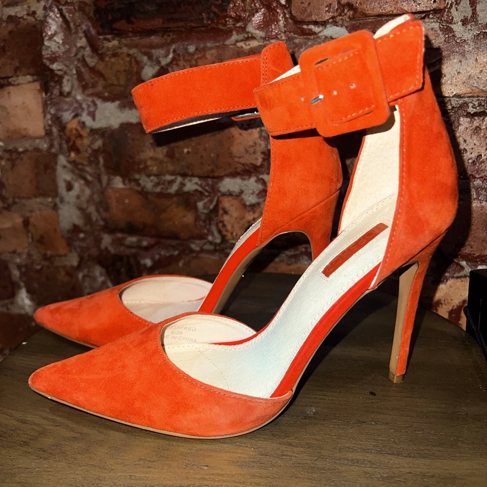 Pointed Toe Pump with Ankle Strap